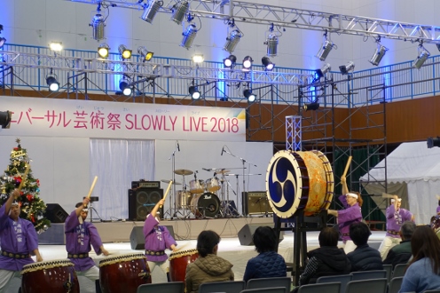 ステージの写真・和太鼓の演奏の様子。